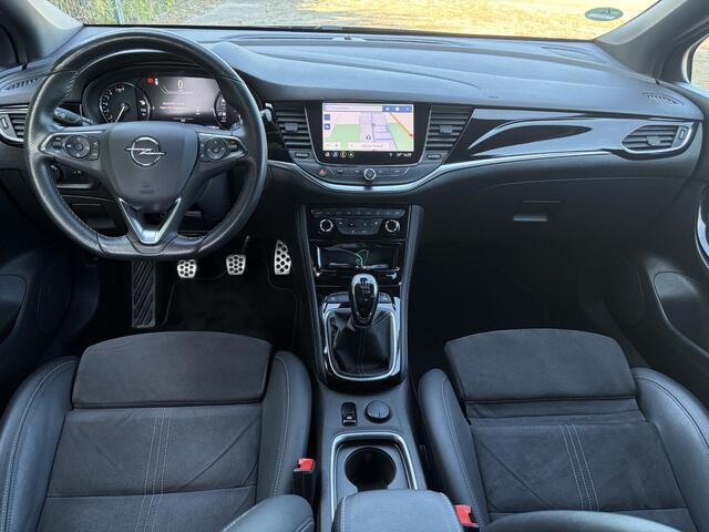 Opel ASTRA Sports Tourer 1.2 Ultimate 2e Eigenaar l Trekhaak l Camera l Carplay l Navi l Alcantara-Leder l 17''Lmv l Stoelverw-Stuurverw l Net beurt gehad l Dodehoek l Rijstrooksensor l Pdc V+A l 6 Bak l N.A.P l 146pk l Bj 11-2020 l Apk tot 08-2028