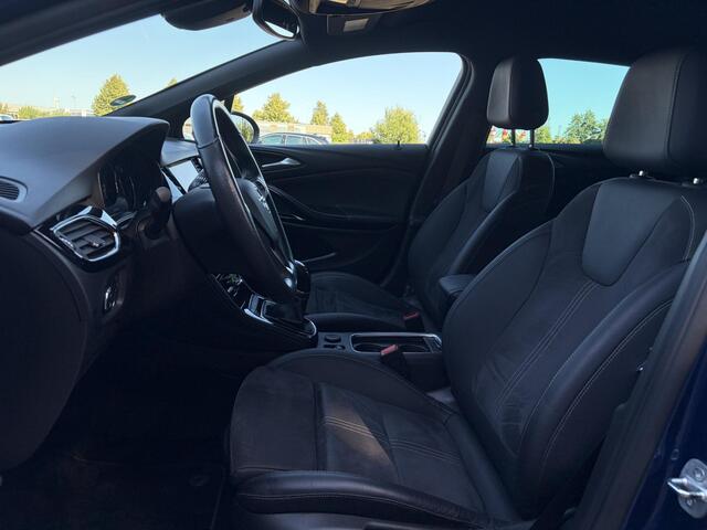 Opel ASTRA Sports Tourer 1.2 Ultimate 2e Eigenaar l Trekhaak l Camera l Carplay l Navi l Alcantara-Leder l 17''Lmv l Stoelverw-Stuurverw l Net beurt gehad l Dodehoek l Rijstrooksensor l Pdc V+A l 6 Bak l N.A.P l 146pk l Bj 11-2020 l Apk tot 08-2028