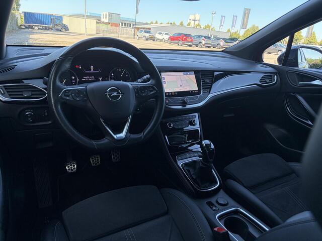 Opel ASTRA Sports Tourer 1.2 Ultimate 2e Eigenaar l Trekhaak l Camera l Carplay l Navi l Alcantara-Leder l 17''Lmv l Stoelverw-Stuurverw l Net beurt gehad l Dodehoek l Rijstrooksensor l Pdc V+A l 6 Bak l N.A.P l 146pk l Bj 11-2020 l Apk tot 08-2028