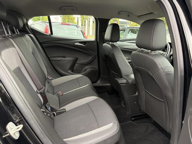 Opel ASTRA 1.2 Business Elegance 2e Eigenaar l Navi l Camera l Carplay l Keyless l Trekhaak l 110pk l Pdc V+A l Halfleder l 6 Bak l N.A.P l | Lm velgen l Rijstrooksensor l Apk tot 07-2027