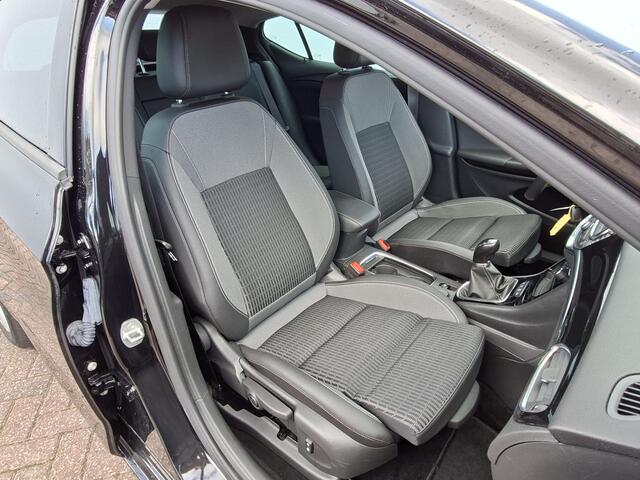 Opel ASTRA 1.2 Business Edition Navi Camera Sportzetels Black magic