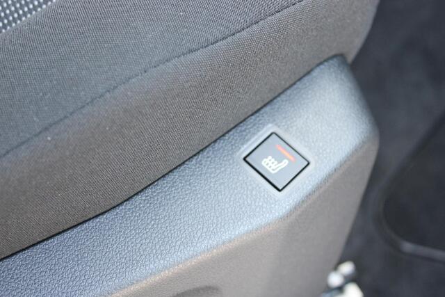 Opel COMBO Electric 136 L1 50kWh Camera / Clima/ Stuur+stoelverwarming