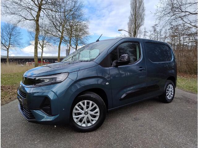Opel COMBO Electric L1 50 kWh 136 PK | 343 KM WLTP | 3-zits | Houten afwerking laadruimte | Trekhaak voorbereiding | Pakket Look | Climate control | Adaptieve cruise control | Lederen stuurwiel | Stuurverwarming | Multimedia | Carplay | Achteruitrijcamera | Surround