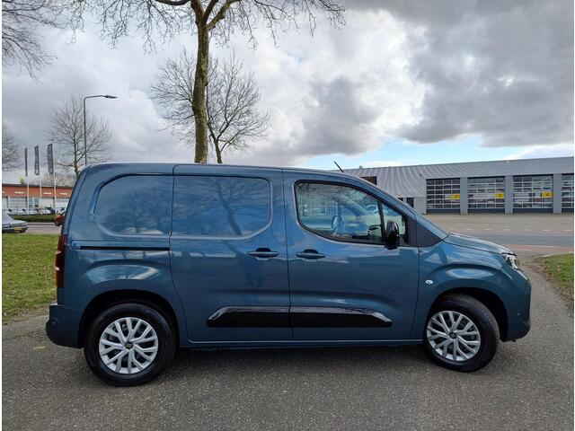 Opel COMBO Electric L1 50 kWh 136 PK | 343 KM WLTP | 3-zits | Houten afwerking laadruimte | Trekhaak voorbereiding | Pakket Look | Climate control | Adaptieve cruise control | Lederen stuurwiel | Stuurverwarming | Multimedia | Carplay | Achteruitrijcamera | Surround