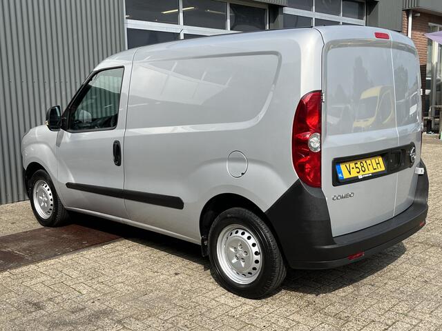 Opel COMBO 1.3 CDTi L1H1 Airco Kastinrichting Stuurwielbediening 1e eigenaar Euro 6 Bpm vrij voor particulier gebruik!!