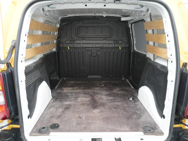 Opel COMBO 1.5CDTI 10x Op voorraad! 3-Persoons Airco Cruise Control Bluetooth Elektr.ramen Elektr.spiegels+Verwarmd Centr.Vergr+ab. L1H1 Edition Schuifdeur Betonplex vloer Lat om Lat betimmering Origin. NLse auto, van binnen en buiten een Keurige Combo!