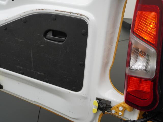Opel COMBO 1.5CDTI 10x Op voorraad! 3-Persoons Airco Cruise Control Bluetooth Elektr.ramen Elektr.spiegels+Verwarmd Centr.Vergr+ab. L1H1 Edition Schuifdeur Betonplex vloer Lat om Lat betimmering Origin. NLse auto, van binnen en buiten een Keurige Combo!