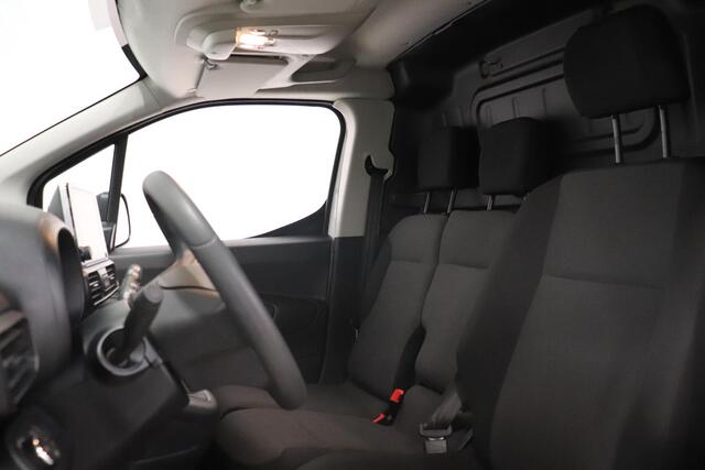 Opel COMBO 1.5D 102pk L1H1 3-zits Navigatie Trekhaak Airco Parkeer sensoren Betimmering