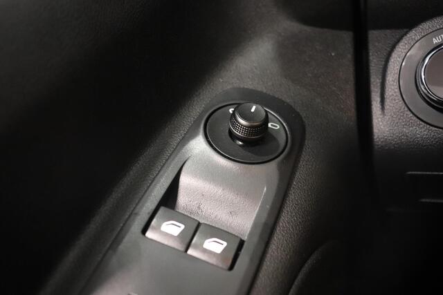 Opel COMBO 1.5D 102pk L1H1 3-zits Navigatie Trekhaak Airco Parkeer sensoren Betimmering