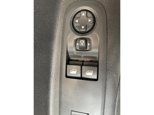 Opel COMBO 130pk L1 Automaat Apple Carplay Trekhaak Parkeersensoren Airco Cruise control