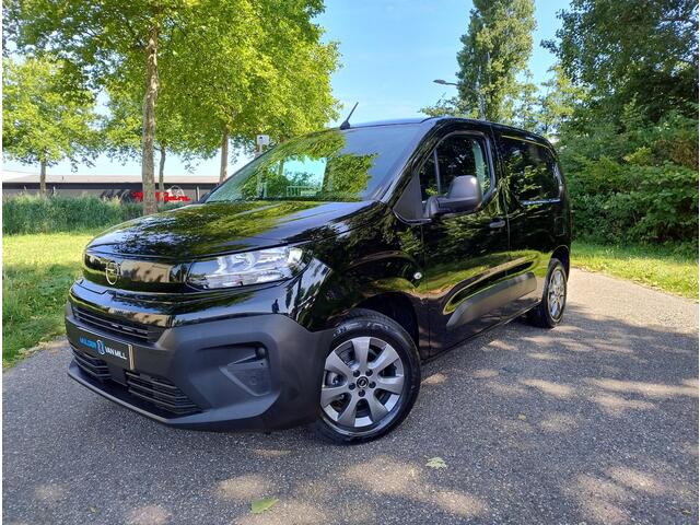 Opel COMBO L1 1.2 PureTech 110pk benzine | GEEN BPM | 3-zits | Multimedia | Apple Carplay | Android Auto | Achteruitrijcamera | Parkeersensoren achter | Licht- en regensensor | Digital cockpit | Stuurwielbediening | 16 inch lichtmetalen velgen | Bestuurdersstoel com