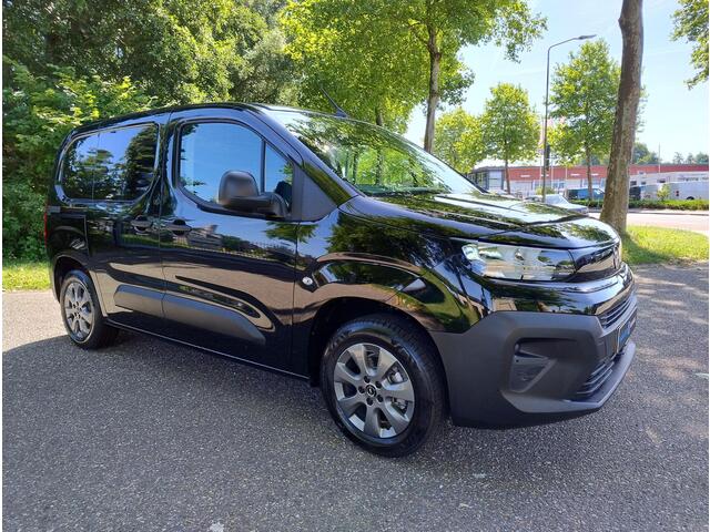 Opel COMBO L1 1.2 PureTech 110pk benzine | GEEN BPM | 3-zits | Multimedia | Apple Carplay | Android Auto | Achteruitrijcamera | Parkeersensoren achter | Licht- en regensensor | Digital cockpit | Stuurwielbediening | 16 inch lichtmetalen velgen | Bestuurdersstoel com