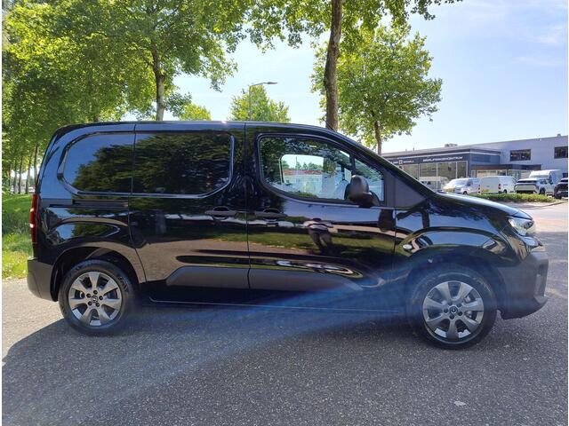 Opel COMBO L1 1.2 PureTech 110pk benzine | GEEN BPM | 3-zits | Multimedia | Apple Carplay | Android Auto | Achteruitrijcamera | Parkeersensoren achter | Licht- en regensensor | Digital cockpit | Stuurwielbediening | 16 inch lichtmetalen velgen | Bestuurdersstoel com