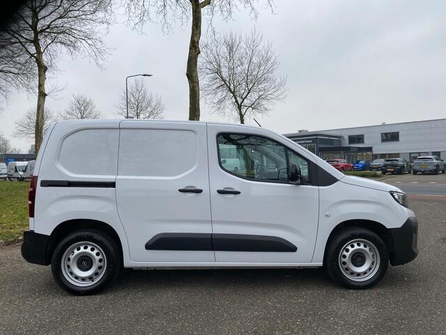 Opel COMBO L1 1.5 BlueHDi 100pk | 3-zits | Houten afwerking laadruimte | NAVI | Multimedia | Apple Carplay | Android Auto | Dode hoek detectie | Inklapbare spiegels | Achteruitrijcamera | Parkeersensoren voor en achter | Digital cockpit | Stuurwielbediening | Mistla