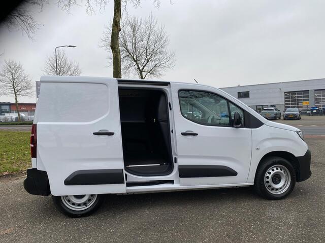 Opel COMBO L1 1.5 BlueHDi 100pk | 3-zits | Houten afwerking laadruimte | NAVI | Multimedia | Apple Carplay | Android Auto | Dode hoek detectie | Inklapbare spiegels | Achteruitrijcamera | Parkeersensoren voor en achter | Digital cockpit | Stuurwielbediening | Mistla