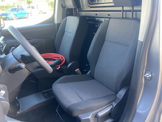 Opel COMBO Combo-e 136pk L2 50kWh | NIEUW | DIRECT LEVERBAAR | Camera | Carplay/ Android auto | Cruise Control | Airco | Laadruimte betimmering | Metallic lak