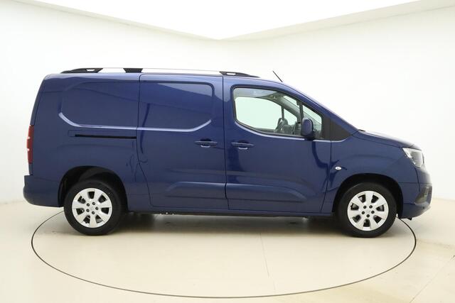 Opel COMBO 1.5D L2H1 Innovation 130 PK | Navigatie | Climate control | Dakrails | Trekhaak | Verlengd | Lichtmetalen velgen | Camera | Dodehoekdetectie