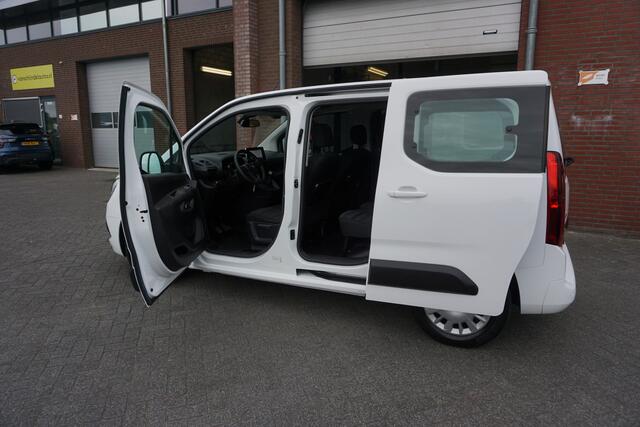 Opel COMBO TOUR 1.2 Turbo L1H1 EDITION 7P 5STOELEN NAVIGATIE ANDROID/APPLECARPLAY AIRCO CRUISECONTROL PARKEERSENSOREN BLUETOOTH 2X SCHUIFDEUR ELECTR.RAMEN/SPIEGELS