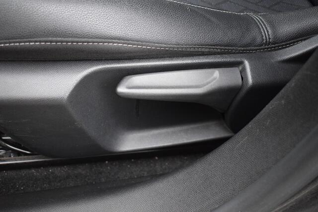 Opel CORSA 1.2 Elegance//NAVI//CAMERA!!