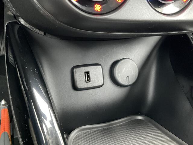 Opel CORSA 1.4 5drs Innovation Autom Nav-Carplay Trekhaak LM-Velgen