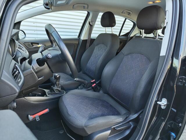 Opel CORSA 1.4 90pk Favourite+ | NAVI | DAB+ | APPLE CARPLAY / ANDROID AUTO | PARKEERSENSOREN | ISOFIX |