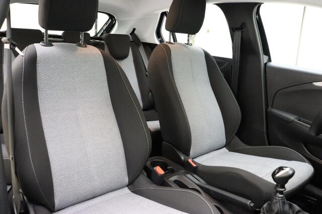 Opel CORSA 1.2 Turbo 100 PK | Navigatie via Apple carplay | Parkeesensoren voor en achter | Dodehoek detectie | Cruise control | Bluetooth
