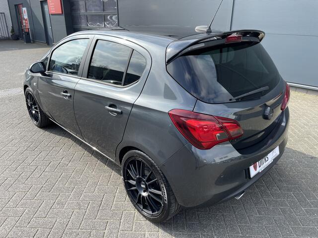 Opel CORSA 90pk Black Edition (Navigatie - Airco - Parkeersensoren - Apple Carplay - Cruise Controle - 18")