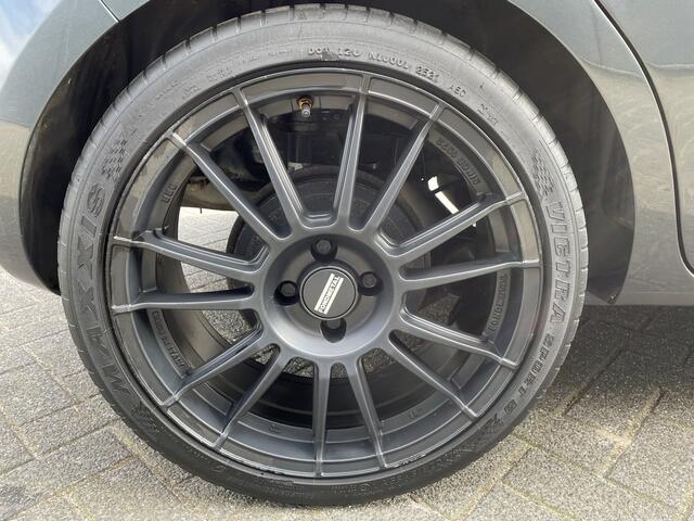 Opel CORSA 90pk Black Edition (Navigatie - Airco - Parkeersensoren - Apple Carplay - Cruise Controle - 18")