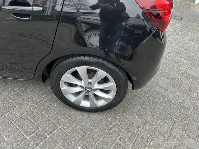 Opel CORSA 1.4 Favourite