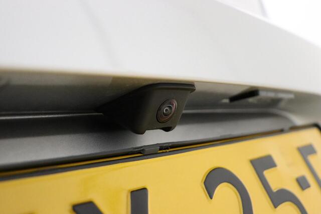 Opel CORSA 1.2 Turbo Edition 100 PK | Navigatie via Carplay | Camera | Lichtmetalen velgen Black | Cruise control | Parkeersensoren voor en achter | Bluetooth | Metaallak
