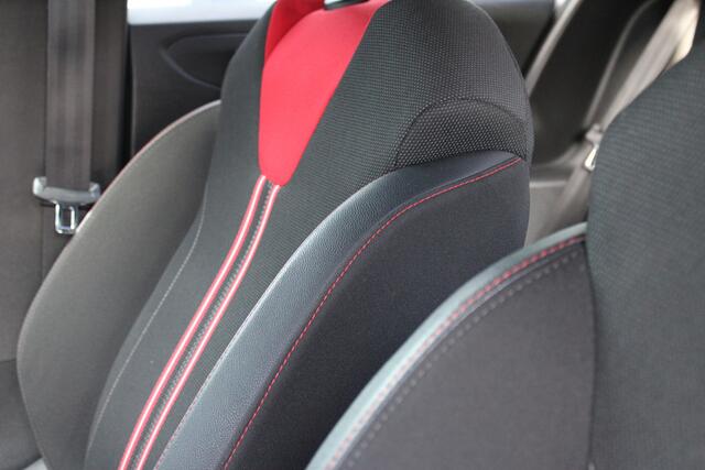 Opel CORSA 1.2 GS Line | Navigatie | Camera | Privacy Glass | Dealer ond.