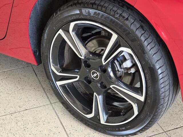 Opel CORSA 1.2 GS Line /D-Riem Verv. 62.000KM! /Camera /Apple + Android /DAB+! /Grootlicht ass. /Lane Assist /Dodehoek Detectie /Navi /Climat /Cruise /Elek. pakket /Bluetooth /Stoel + Stuurverw.! /Regensensor /17"L