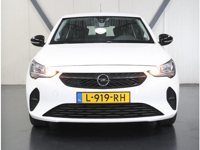Opel CORSA Edition 100PK | Navigatie | Achteruitrijcamera | Parkeersensoren Achter | Airco | Cruise Control | DAB Ontvanger | Buitenspiegels Elektrisch Verstel -en Verwarmbaar | 16" Lichtmetalen Velgen | Apple Carplay/Android Auto |