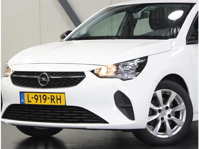 Opel CORSA Edition 100PK | Navigatie | Achteruitrijcamera | Parkeersensoren Achter | Airco | Cruise Control | DAB Ontvanger | Buitenspiegels Elektrisch Verstel -en Verwarmbaar | 16" Lichtmetalen Velgen | Apple Carplay/Android Auto |