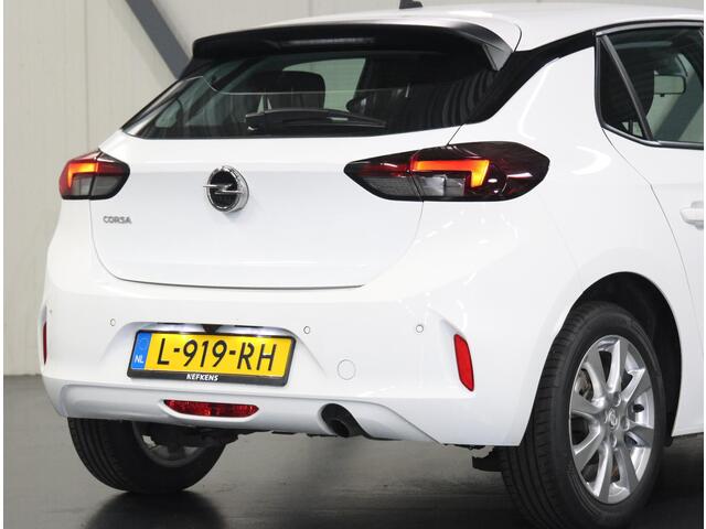Opel CORSA Edition 100PK | Navigatie | Achteruitrijcamera | Parkeersensoren Achter | Airco | Cruise Control | DAB Ontvanger | Buitenspiegels Elektrisch Verstel -en Verwarmbaar | 16" Lichtmetalen Velgen | Apple Carplay/Android Auto |