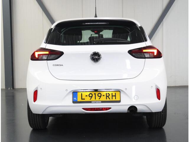 Opel CORSA Edition 100PK | Navigatie | Achteruitrijcamera | Parkeersensoren Achter | Airco | Cruise Control | DAB Ontvanger | Buitenspiegels Elektrisch Verstel -en Verwarmbaar | 16" Lichtmetalen Velgen | Apple Carplay/Android Auto |