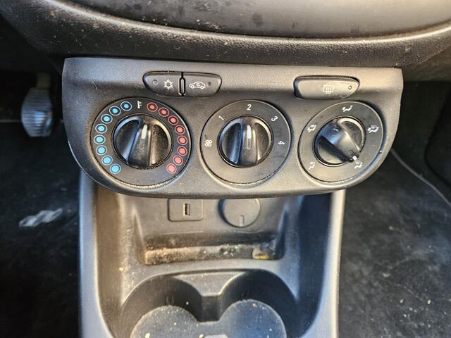Opel CORSA 1.4 Favourite