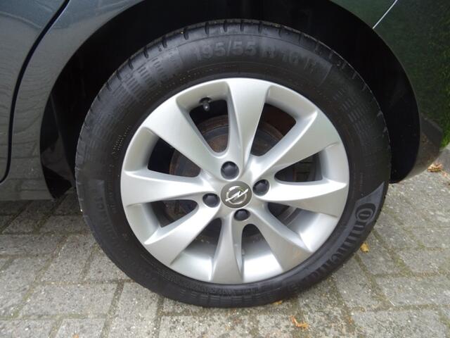 Opel CORSA 1.4 FAVOURITE NAVI BLUETOOTH PDC LICHTMETAAL