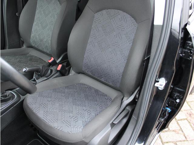 Opel CORSA 1.4 Favourite | Cruise / Parkeersensoren / Airco