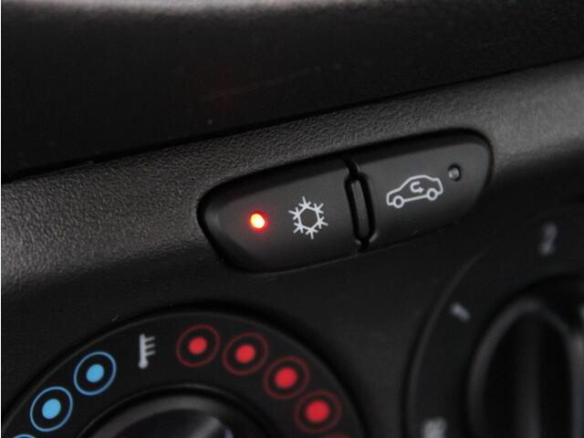 Opel CORSA 1.4 Favourite | Cruise / Parkeersensoren / Airco