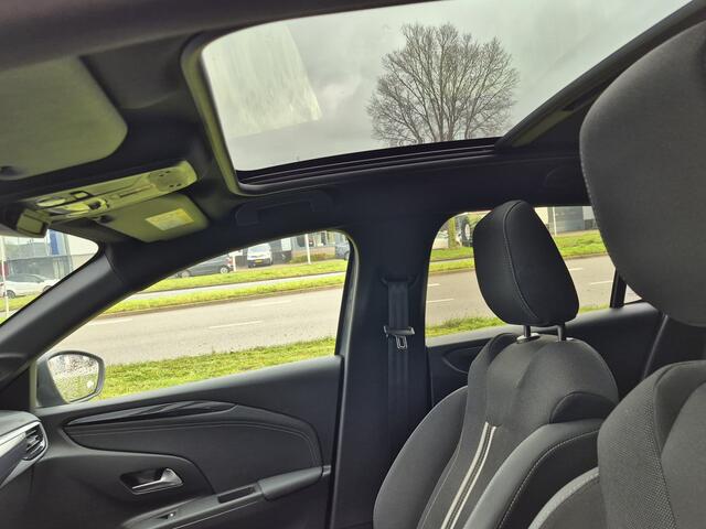Opel CORSA 1.2 Turbo Hybrid GS | Automaat | Camera | Parkeersensoren Voor en Achter | Navigatie | Two Tone | Zwarte Velgen en Zwart Dak | Stoel en Stuurverwarming |