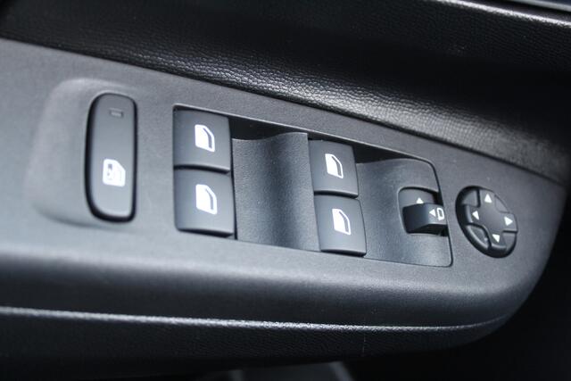 Opel CORSA 1.2 Turbo GS Stuur + Stoel verwarming l Cruise control l Navigatie l AppleCarPlay/AndroidAuto l Parkeercamera l voor en achter sensoren l Dodehoek detectie l VDL auto