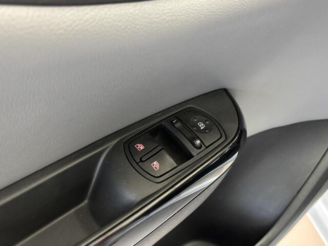 Opel CORSA 1.0 Turbo Online Edition Trekhaak afneembaar | Parkeersensoren achter | Climate control | Navigatie