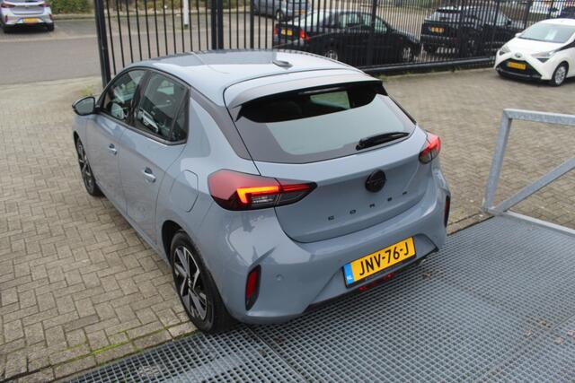 Opel CORSA 1.2 Turbo GS Applecarplay/Achteruitrijcamera/Cuise control/Lane assist/Dodehoekdetectie/Parkeersensoren rondom/Inklapbare spiegels/Half lederen sportstoelen/Led koplampen
