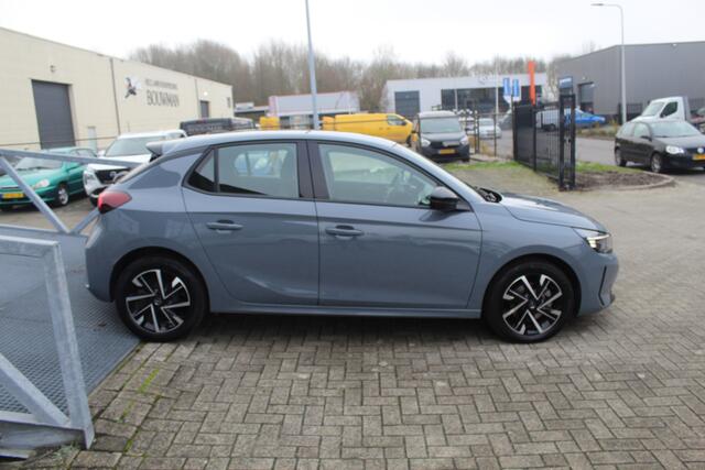 Opel CORSA 1.2 Turbo GS Applecarplay/Achteruitrijcamera/Cuise control/Lane assist/Dodehoekdetectie/Parkeersensoren rondom/Inklapbare spiegels/Half lederen sportstoelen/Led koplampen