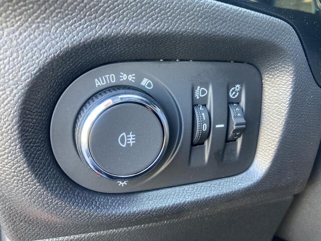 Opel CORSA 1.2 Turbo 110pk Hybrid Automaat Yes | DEMO | Navigatie via Carplay | Android Auto | Cruise control | LED koplampen | Parkeersensoren | Sportstoelen | Stoel- en stuurverwarming | Zwart dak