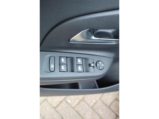 Opel CORSA 1.2 Turbo GS , Slechts 20111km Climate control , Stoel en Stuur verwarming, Panoramadak Cruise control , Camera, Parkeersensoren voor + achter