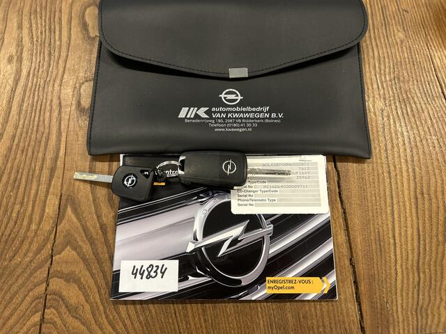 Opel CORSA 1.6 Turbo OPC 207PK | Panoramadak | Recaro kuipstoelen | Apple carplay | Cruise control | Climate control | Spoiler | Unieke auto