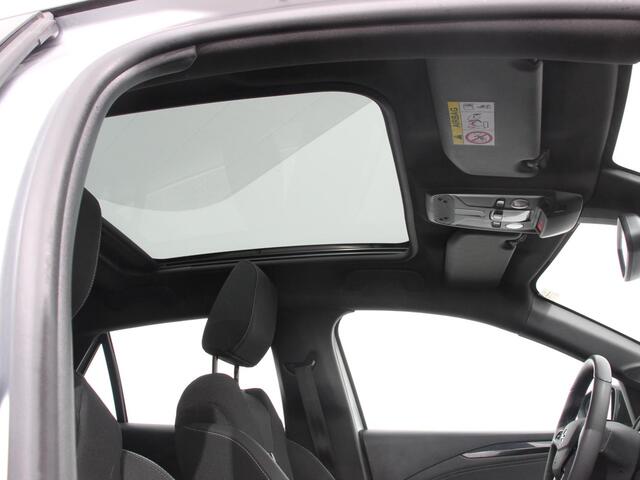 Opel CORSA 1.2 GS Panorama dak Climate Control Achteruitrij Camera Parkeersensoren Cruise control LED Verwarmde voorstoelen Stuurwiel verwarmd Apple carplay/ Android Auto