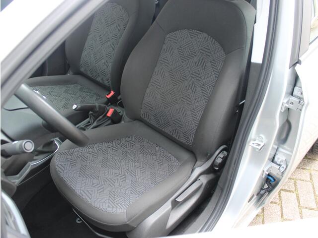 Opel CORSA 1.4 Favourite | Navi/Trekhaak/Parkeersens.